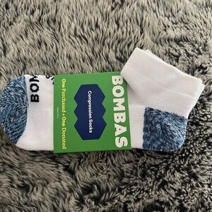 NWT Bombas Compression mid calf socks White Size M